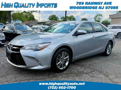 Used 2017 Toyota Camry SE FWD image 3