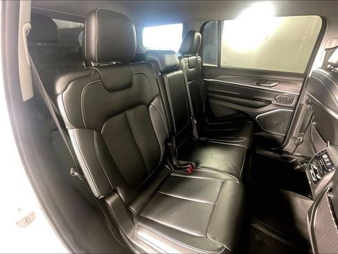 Used 2021 Jeep Grand Cherokee L Limited AWD/4WD image 32