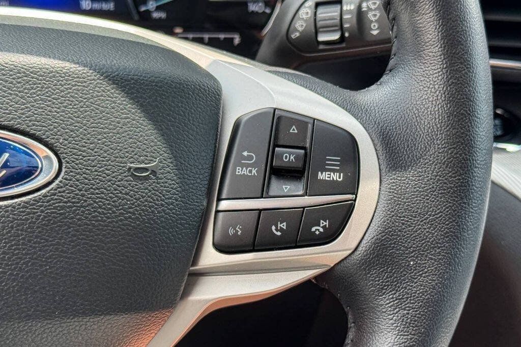 Used 2023 Ford Explorer XLT w/ Equipment Group 202A AWD/4WD image 27