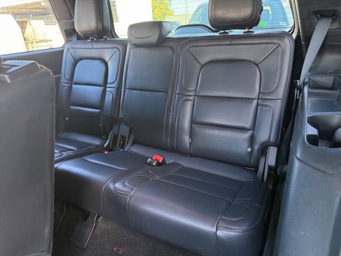 Used 2019 Lincoln Navigator Reserve image 16