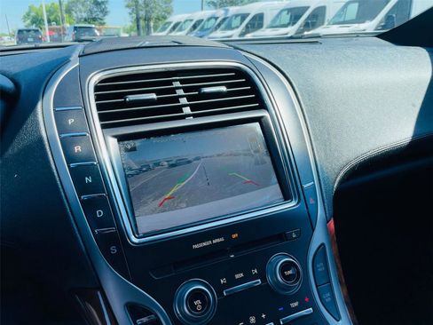 Used 2016 Lincoln MKX Reserve w/ Climate Package FWD image 18