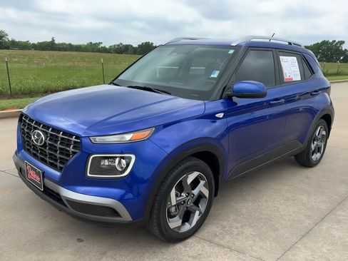 Used 2025 Hyundai Venue Limited FWD image 5