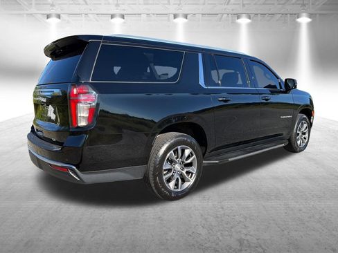 Used 2023 Chevrolet Suburban LT w/ LT Signature Package AWD/4WD image 5