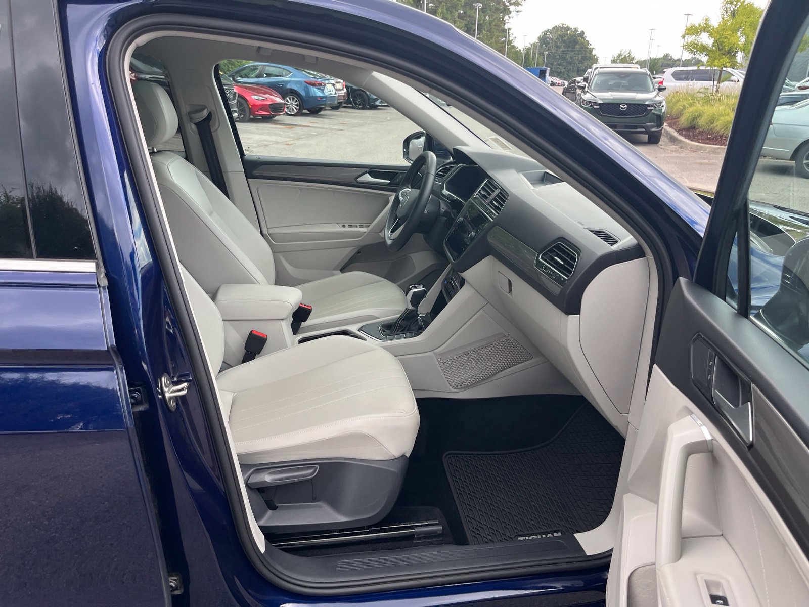 Used 2023 Volkswagen Tiguan SE FWD image 32