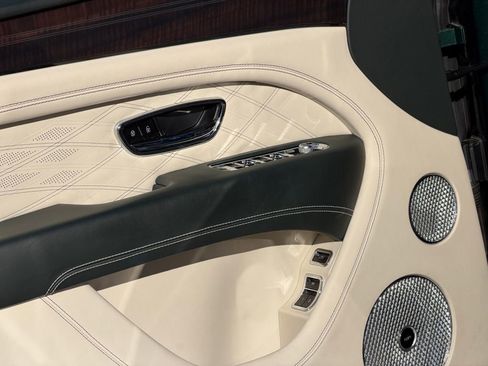Used 2023 Bentley Bentayga Extended Wheelbase image 19