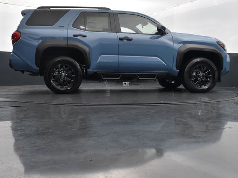 Used 2025 Toyota 4Runner SR5 AWD/4WD image 41