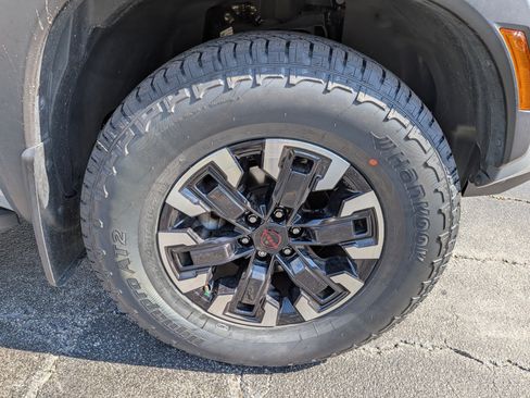 Used 2023 Nissan Frontier PRO-4X w/ Pro Convenience Package AWD/4WD image 12