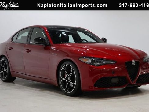 Used 2023 Alfa Romeo Giulia Veloce RWD image 1