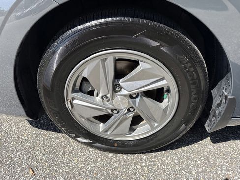 Certified 2024 Hyundai Elantra SE image 10