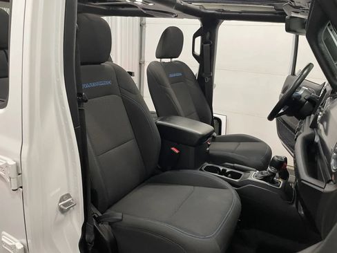 Used 2022 Jeep Wrangler Unlimited Rubicon 4xe AWD/4WD image 46