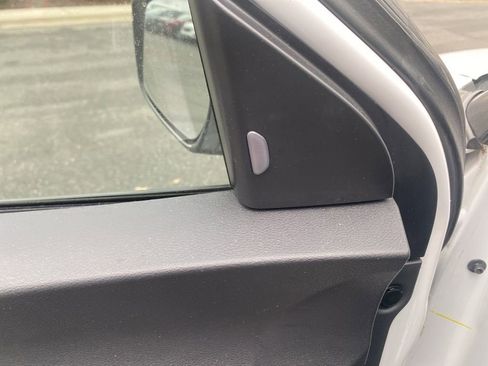 Used 2023 Nissan Kicks SV image 12