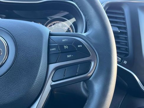 Used 2020 Jeep Cherokee Latitude Plus image 29