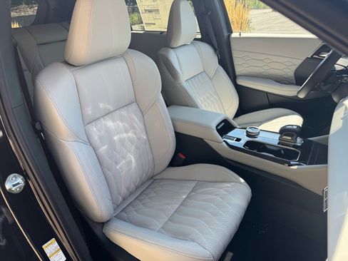 New 2025 Mitsubishi Outlander AWD image 12