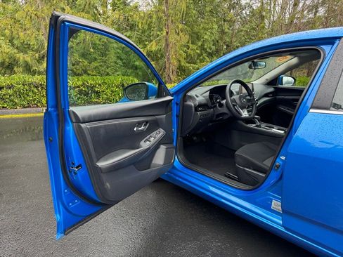 Used 2023 Nissan Sentra SV image 5