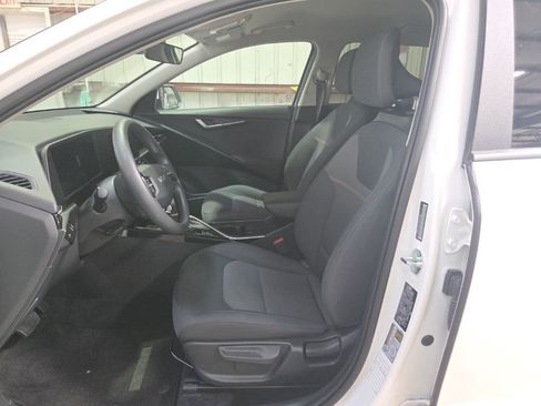 Used 2025 Kia Niro LX FWD image 3