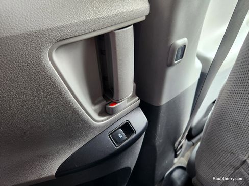 Used 2018 Toyota Sienna LE image 47