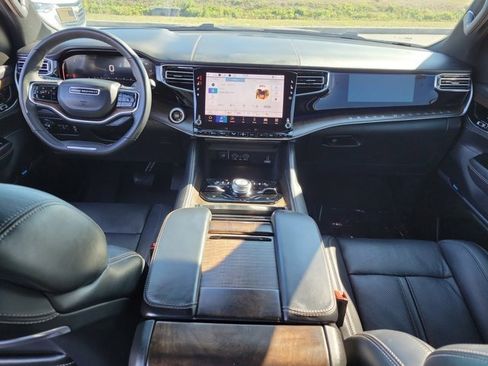 Used 2023 Jeep Grand Wagoneer 4WD w/ Flexible Seating Group image 20