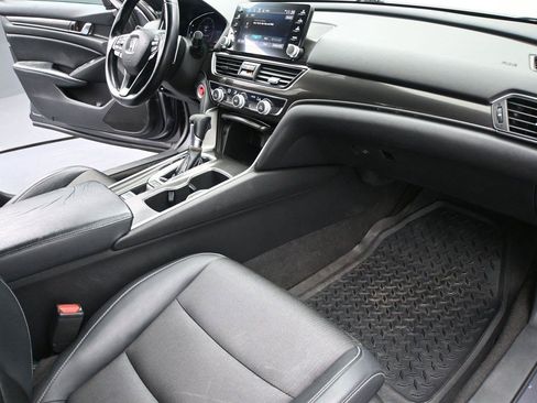 Used 2018 Honda Accord Sport image 18