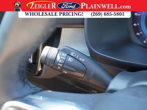 Used 2023 Volvo XC40 B5 Plus w/ Protection Package Premier image 28