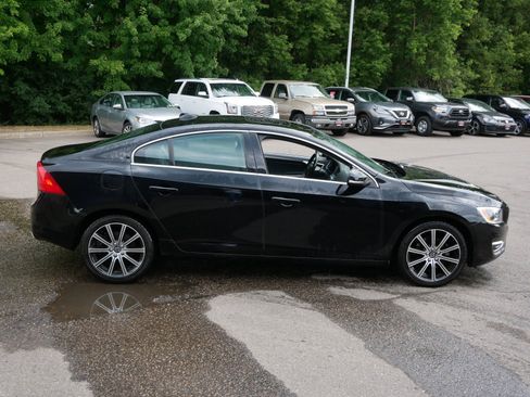 Used 2018 Volvo S60 T5 Inscription Platinum w/ Climate Package AWD/4WD image 8