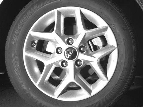 Used 2025 Kia Soul LX w/ LX Technology Package FWD image 18