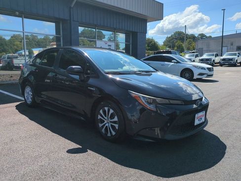 Used 2020 Toyota Corolla LE FWD image 3