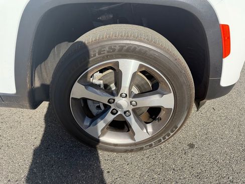 Used 2023 Jeep Grand Cherokee 4WD 4xe image 15