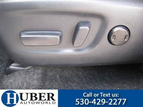 Used 2013 Toyota RAV4 Limited AWD/4WD image 9