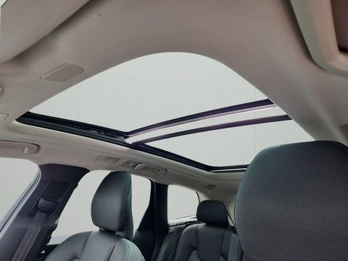 Used 2023 Volvo XC60 B5 Plus image 18