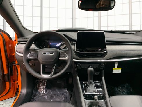 New 2026 Jeep Compass Latitude AWD/4WD image 25