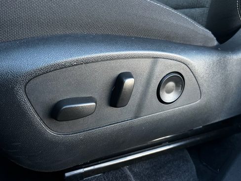 Used 2025 GMC Acadia Elevation image 12