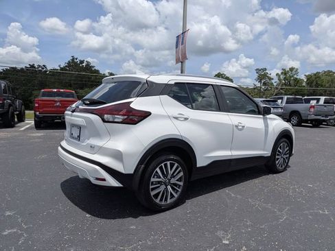 Used 2024 Nissan Kicks SV FWD image 3