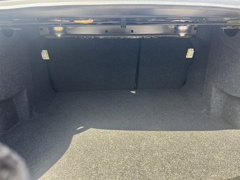 Used 2017 Ford Fusion SE w/ Fusion SE Technology Package image 16