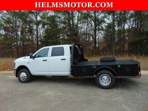 Used 2025 RAM 3500 Tradesman w/ Chrome Appearance Group image 4