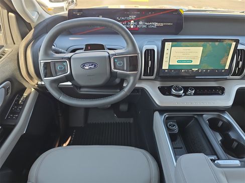 New 2025 Ford Expedition Active image 8