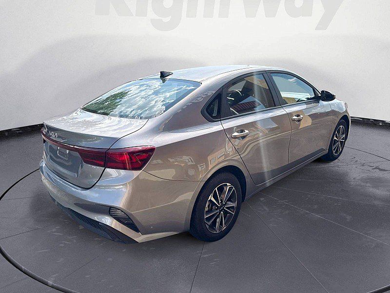 Used 2024 Kia Forte LXS w/ LXS Technology Package FWD image 5
