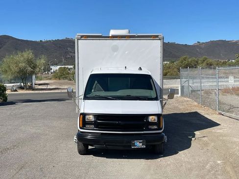 Used 2000 Chevrolet Express 3500 image 2