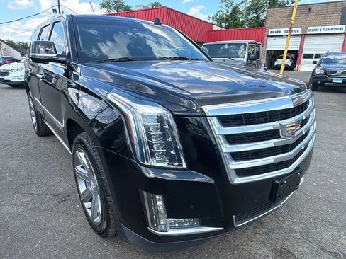 Used 2016 Cadillac Escalade Premium AWD/4WD image 3
