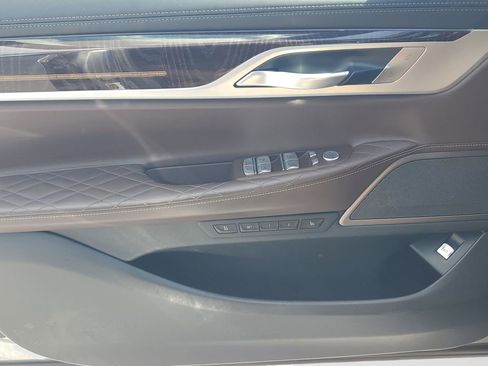 Used 2021 BMW 750i xDrive w/ Luxury Rear Seating Package AWD/4WD image 21