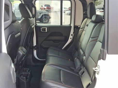 Used 2024 Jeep Gladiator Rubicon w/ Technology Group image 13