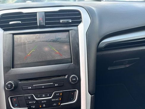 Used 2016 Ford Fusion SE FWD image 10