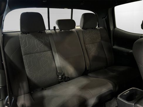 Used 2017 Toyota Tacoma TRD Sport image 18