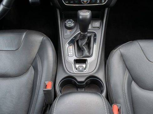 Used 2019 Jeep Cherokee Limited image 34