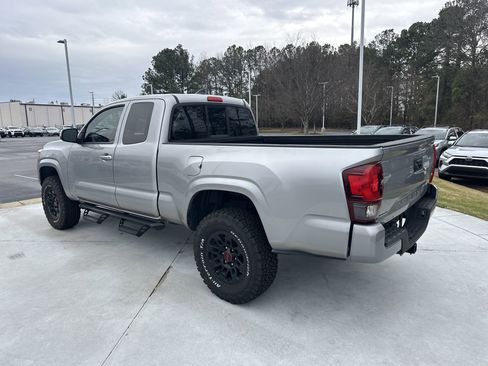 Used 2019 Toyota Tacoma SR image 8