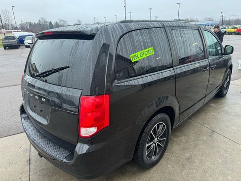 Used 2018 Dodge Grand Caravan SXT w/ Driver Convenience Group image 5