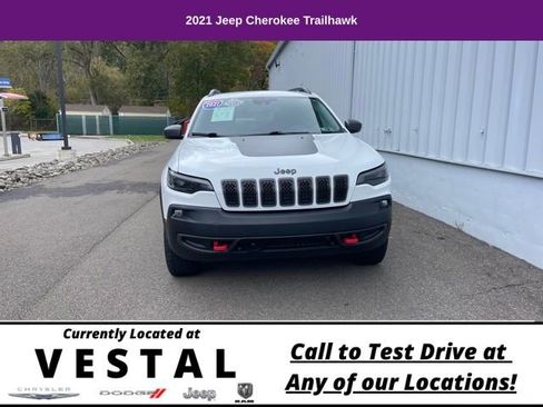 Used 2021 Jeep Cherokee Trailhawk image 2