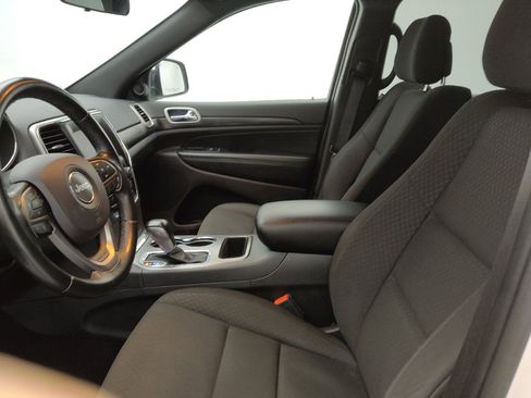 Used 2020 Jeep Grand Cherokee Laredo image 17