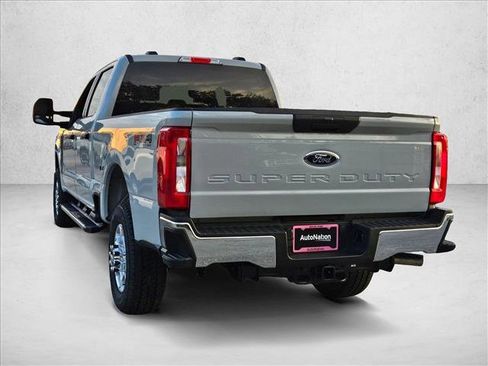 New 2026 Ford F250 XLT w/ FX4 Off-Road Package image 9