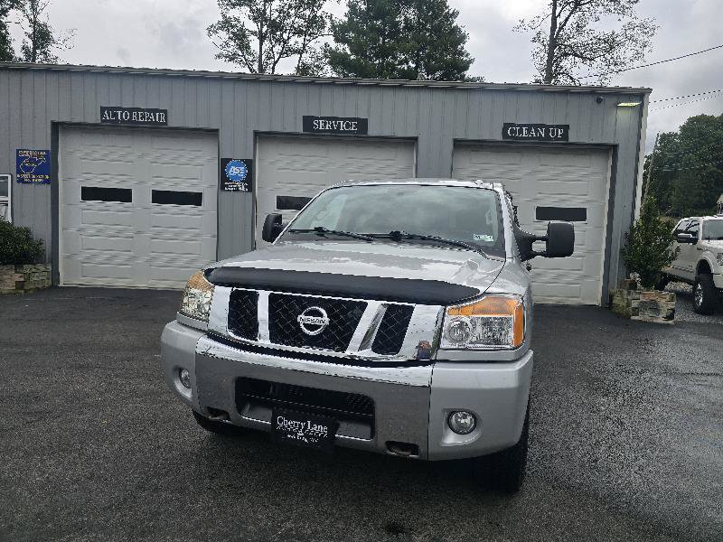 Used 2012 Nissan Titan SV w/ SV Premium Utility Pkg AWD/4WD image 2