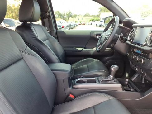 Used 2022 Toyota Tacoma TRD Sport w/ TRD Premium Sport Package RWD image 12